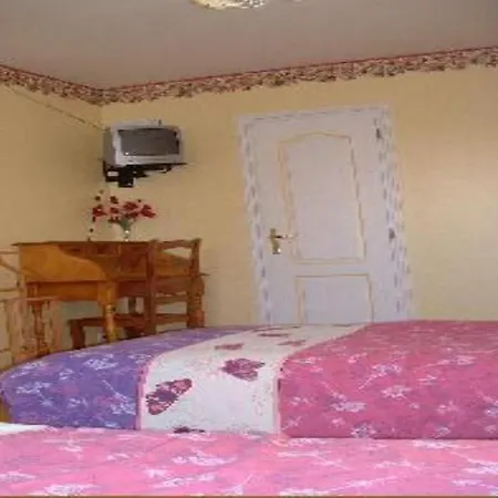 La Vallee Des Trois Monts לינה וארוחת בוקר 3*